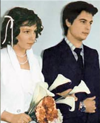 · 塔季杨娜和第二任丈夫的结婚照。