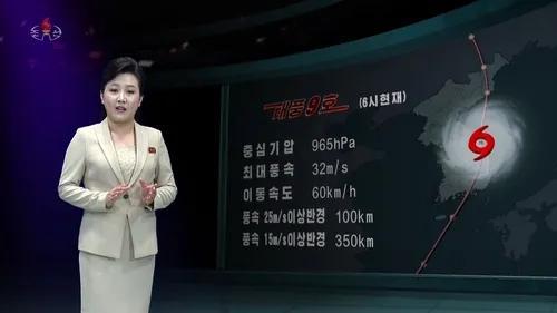 (图说:9月3日上午6时,朝鲜中央电视台对台风“美莎克”位置及移动速度进行实时报道)