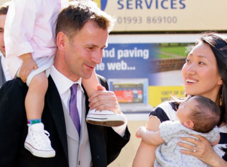 点击查看大图 英国新外相首访华遇尴尬 错把中国妻子叫成日本人