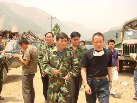 经大忠(图中着黑T恤者)