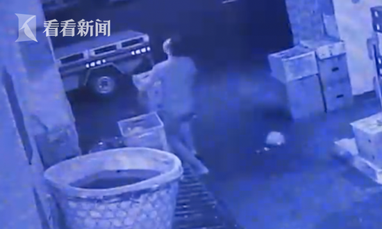 申傅手机版下载-电影关于狙击手的设定:连打十几发子弹而不用装弹的情况存在吗?