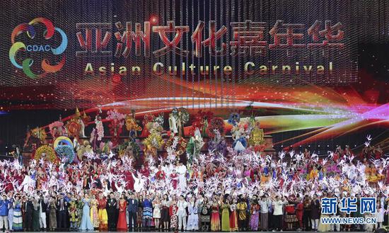 这是2019年5月15日,亚洲文化嘉年华在北京“鸟巢”举行。2019年5月15日至22日,亚洲文明对话大会在北京举行,大会举办了规模盛大的亚洲文化嘉年华和丰富多彩的亚洲文明周活动。 新华社记者 陈建力 摄