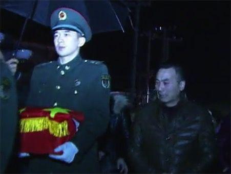 付森父亲(右)