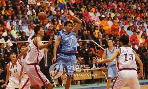 图为2003年在平壤举行的南北篮球赛