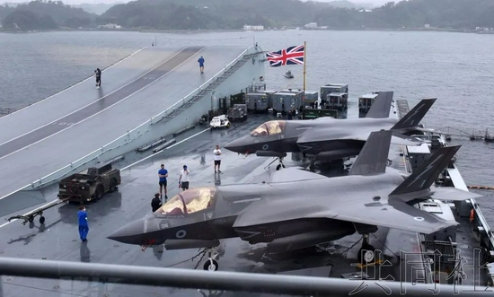 共同社《自卫队“出云”号护卫舰将实施F-35B起降试验》消息的配图,是英国“伊丽莎白女王”号航母