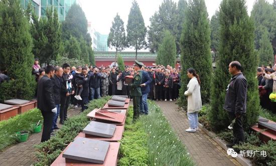 被网赌黑了钱怎么办|「热点」叮咚,请签收这幅《新年个税全家福》!