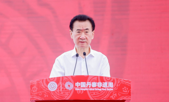 2021年5月，第二屆中國丹寨非遺周在丹寨萬達小鎮開幕，王健林參加開幕儀式/圖源：中國丹寨非遺周組委會