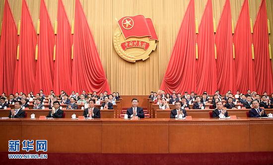 习近平,李克强,栗战书,汪洋,王沪宁,赵乐际,韩正等在主席台就座,祝贺