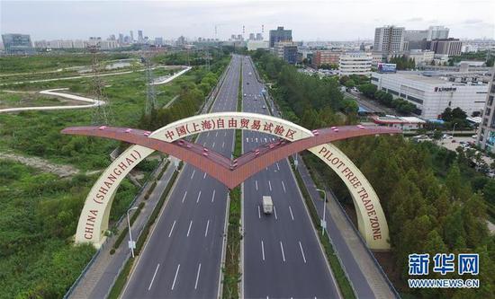 这是航拍的上海自贸区(2016年9月21日摄)。 新华社发(裴鑫 摄)