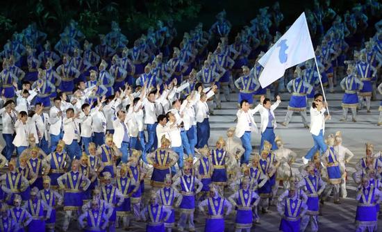  △2018雅加达亚运会开幕式，韩朝代表团共同入场。