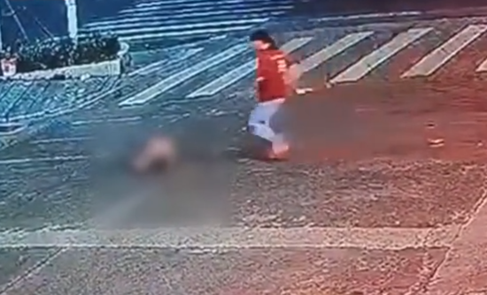 事發後家長跑向孩子