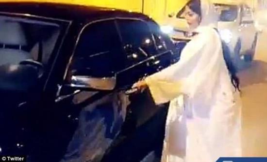 点击查看大图 沙特电视节目女主持人谢林·艾尔·利法伊 图片来源见水印