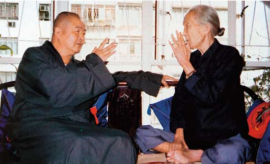 ·1994年，星雲大師在南京看望母親。