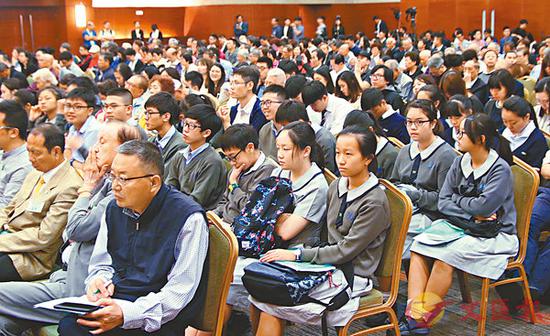 1524365809812994.jpg 出席学生认真聆听讲者发言。(图:港媒)