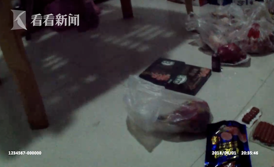 cb01ea4451b35f42b0d076afcba9f147.png 女子为占便宜屡进超市“顺手牵羊” 家里堆满商