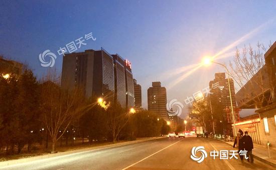 今天北京天气晴好,能见度佳。(图/王晓)