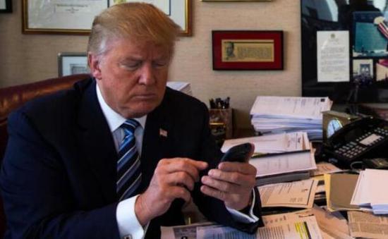 特朗普发推自夸写作能力强 拼错单词被打脸