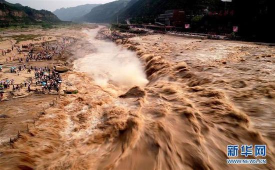 8月4日，山西临汾吉县航拍的黄河壶口瀑布。（图片来源：新华社 刘宏达 摄）