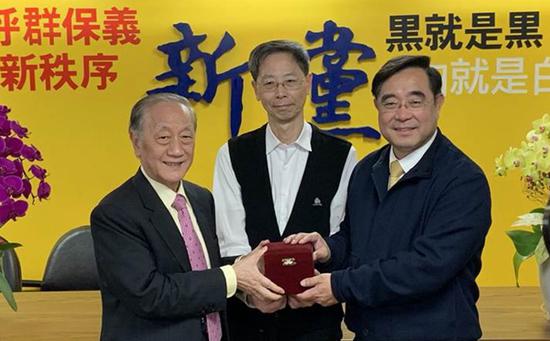 新黨前後任主席交接。(圖片來源:新黨)
