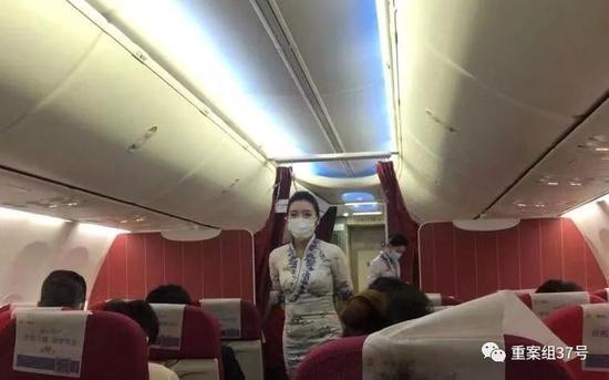 ▲佩戴口罩的海航乘务员。 海南航空供图