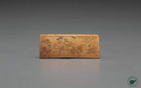 金锭金牌饰。
