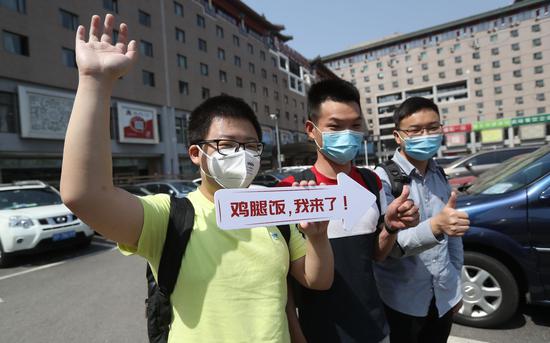 首都高校毕业年级今起陆续返校学校统一接站