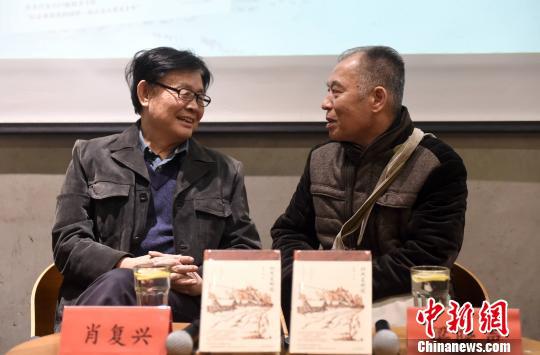 肖复兴(左)与梁晓声 罗晓光 摄