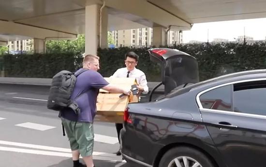 ▲阿福打到车(视频截图)