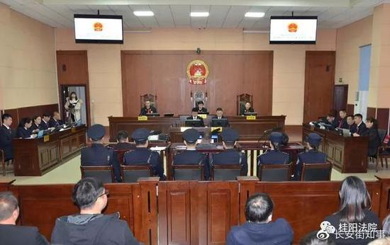 利宫娱乐场官方网站·又是高空抛物?楼上掉下来两块砖 男孩额头被砸昏迷