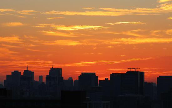 今晨北京,日出东方,霞染京城
