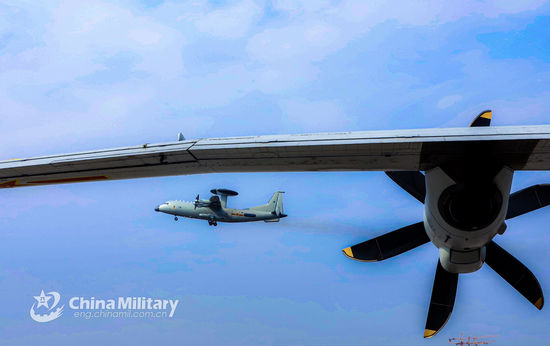 资料图:东部战区海军航空兵空警-500预警机 图源:军网英文