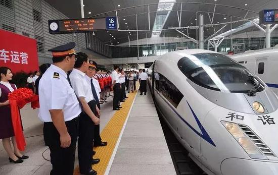▲2008年8月1日，京津城际开通运营首趟列车驶出天津站。