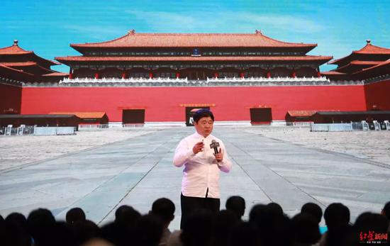 2019年1月13日,单霁翔在三亚做演讲 图据东方IC