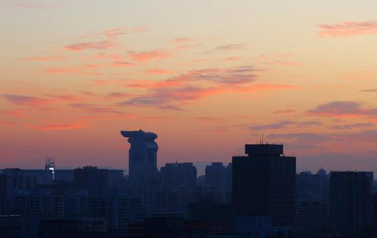 今晨北京,日出东方,霞染京城