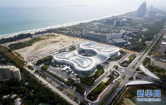 这是位于三亚市海棠湾的三亚国际免税城(2018年12月1日无人机拍摄)。 新华社记者 杨冠宇 摄