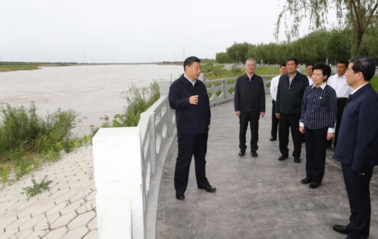 2020年6月8日,习近平在宁夏考察调研。新华社记者 鞠鹏摄