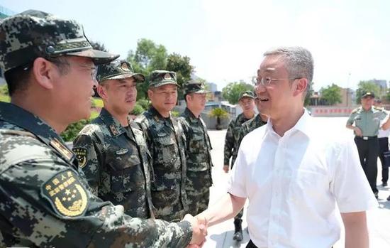 胡海峰慰问浙江丽水官兵:当好绝对听党指挥排