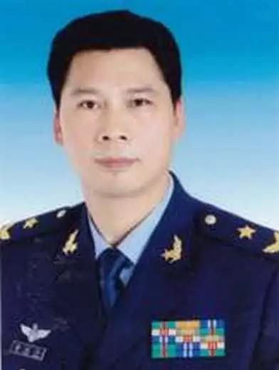 2中将1少将跻身空军领导班子 一人还是书法家