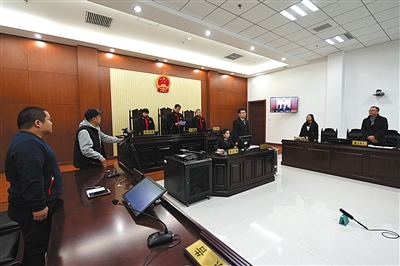 昨日下昼,一中院终审讯定门头沟区政府屋子征收办公室和龙泉镇政府向张铁成交房。原被告双方对鉴定功效均评释知足。新京报记者 王贵彬 摄