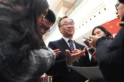 昨日,市人大代表卫爱民接受记者采访。新京报记者 侯少卿 摄