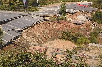 ▲佛山地铁施工路段地面塌陷事故现场。新华社发