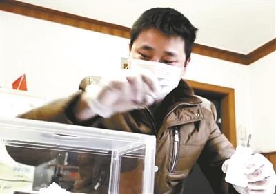 中国新闻网:两兄弟自学成医制抗癌药救母:每次喂药都心惊胆战