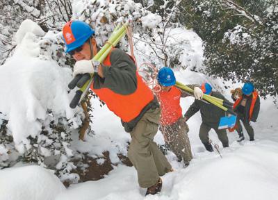 人民日报:中国南方暴雪北方干冷 极端天气趋多该如何应对？