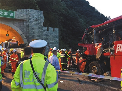 2017年8月10日23时许,京昆高速公路安康段秦岭1号隧道发生一起大客车碰撞隧道口事故,造成车内36人死亡,13人受伤。事故车辆车牌号为豫C88858,自成都驶往洛阳。