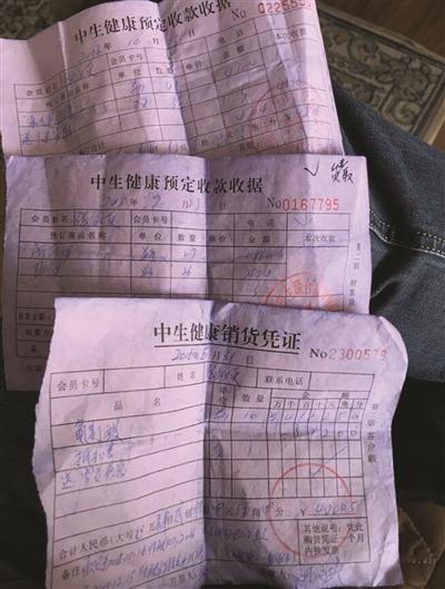 一叠叠现金交过去,有时连单据都不给