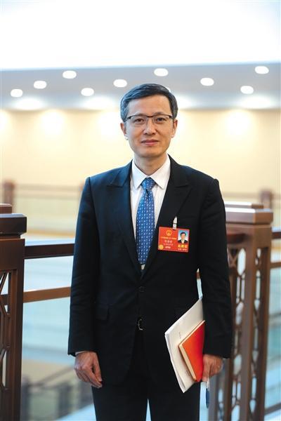 3月6日,全国人大代表陈静瑜接受本报专访。陈静瑜是无锡市人民医院副院长,被誉为中国“肺移植第一人”。 新京报记者 侯少卿 摄