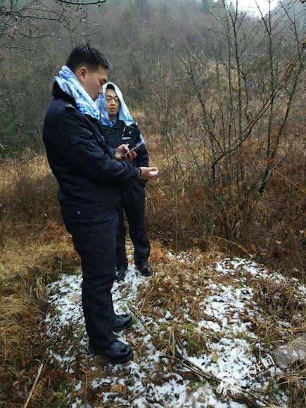 华龙网:民警冒雨雪进山找走失羊群和老人 徒步5小时(图)