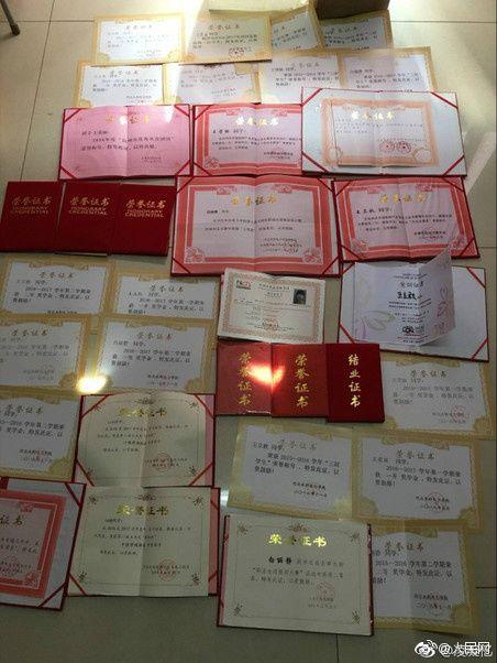 越来越多人开始晒证书:大学没白过