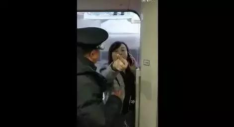 新京报:女子为等老公阻拦高铁被罚2千元 仍有4个疑问待解