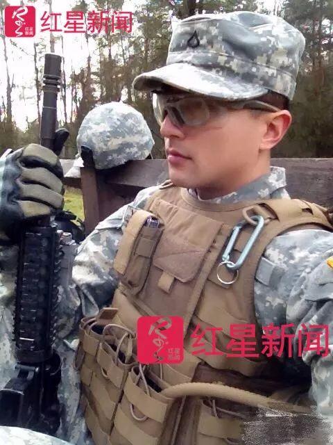 ▲当上美军的成都小伙余轶迪受访者供图